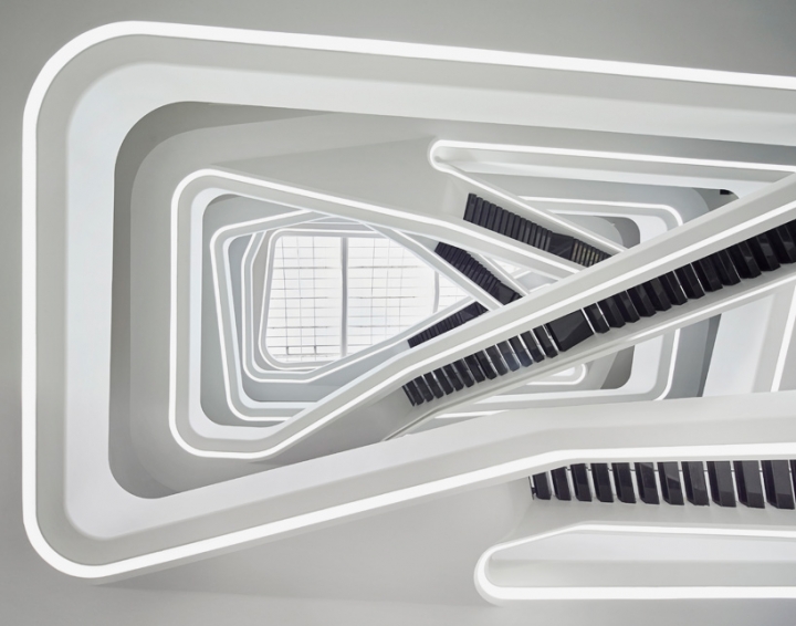 黑與白的交響樂:俄羅斯Dominion辦公樓設(shè)計欣賞